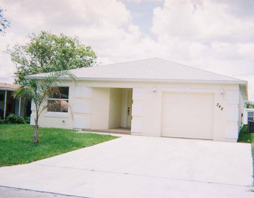 Spanish Lakes Riverfront Homes For Sale in Port St. Lucie